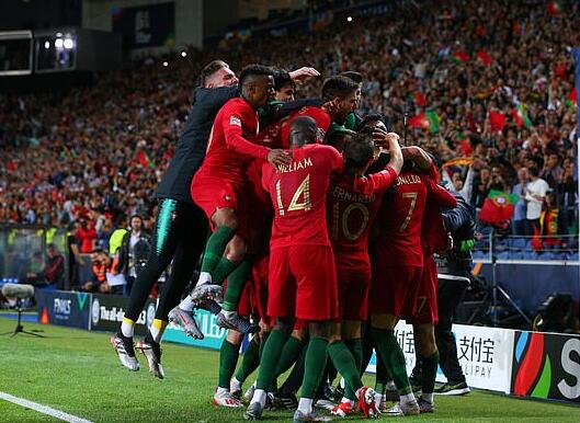  索肖中场调度行云流水，精准传导撕开对手密集防线