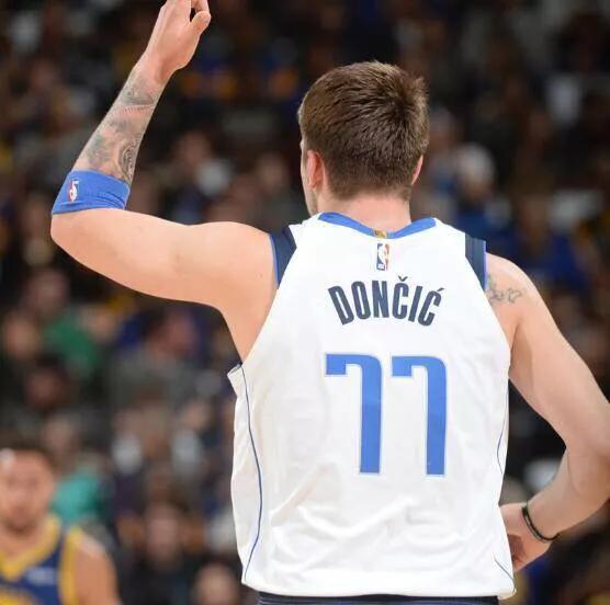  东契奇超远三分压哨命中，独行侠加时鏖战击退森林狼