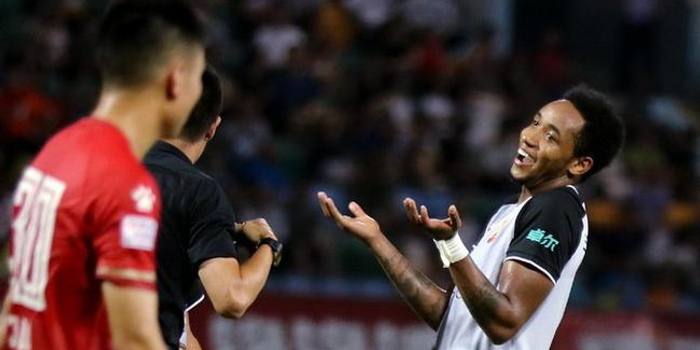  克雷莫内塞升班马顽强拼搏战平乌鸡军团