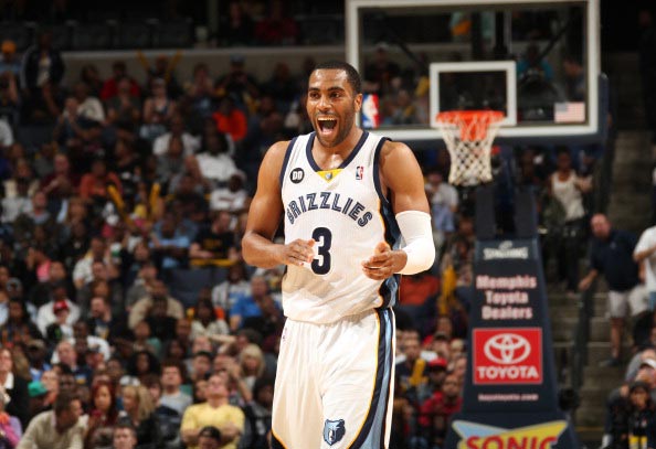  爱德华兹生涯新高助森林狼终结热火四连胜势头